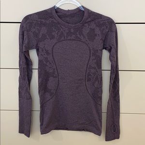 LIKE NEW LULULEMON TOP